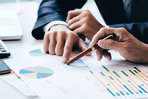 business partners managing risks based on cybersecurity data